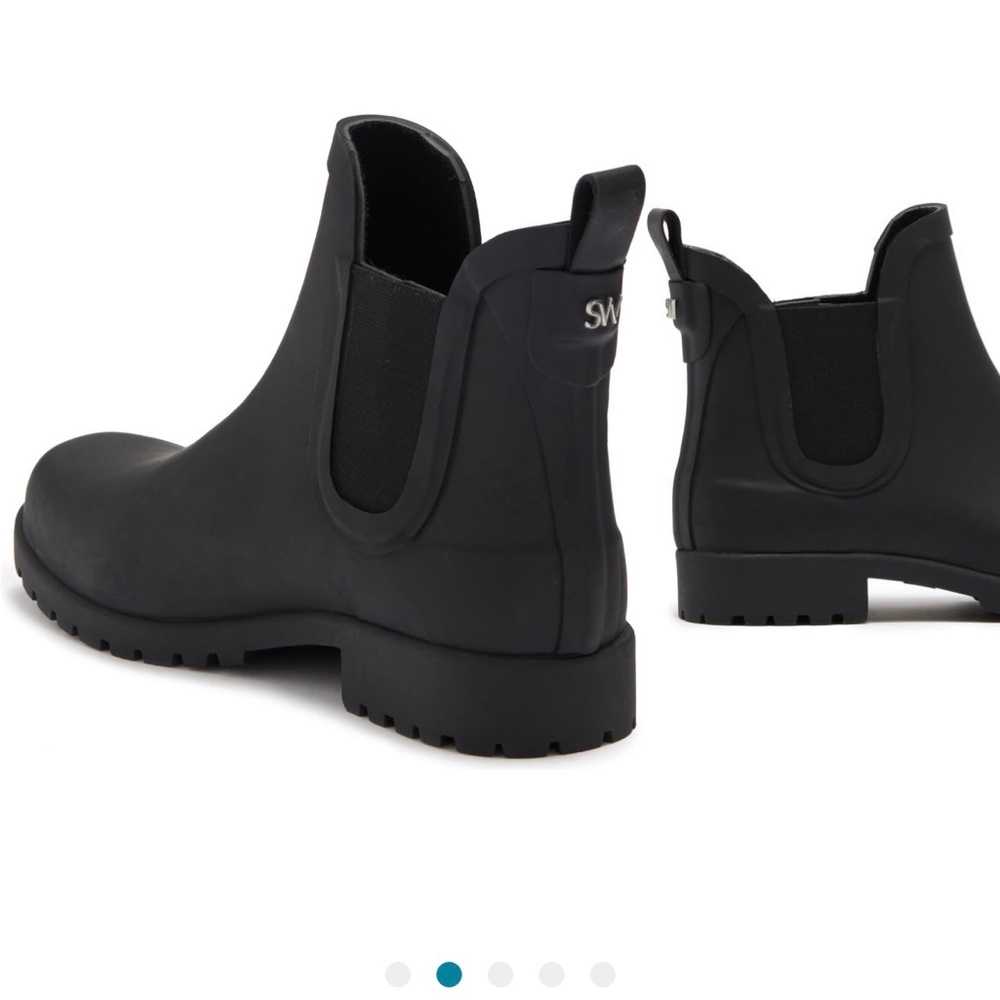 Stuart Weitzman Reign Booties! Originally $250! Black size 11 women’s.